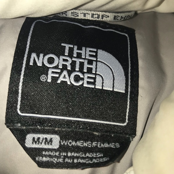 Women’s medium north face puffy jacket - Picture 2 of 3